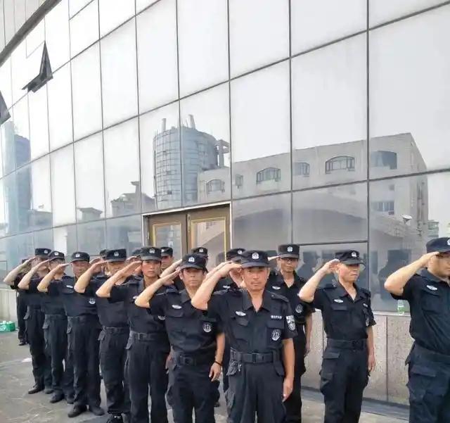 郑钦文三盘逆转萨卡里 终结连败斩获草地赛季首胜