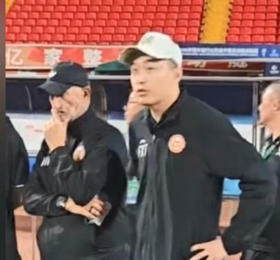 克拉克加公开赛穿球衣遭嘘仍抓鸟