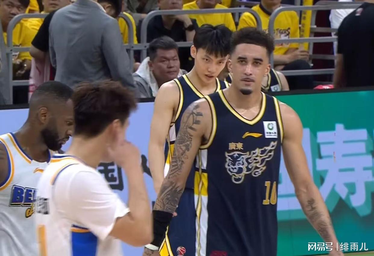 九游体育布伦森独扛45分!尼克斯时隔53年再捧NBA总冠军奖杯 九游体育布伦森独扛45分!尼克斯时隔53年再捧NBA总冠军奖杯