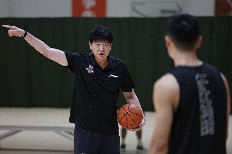 戴维斯成勇士潜在引援目标 戴维斯成勇士潜在引援目标