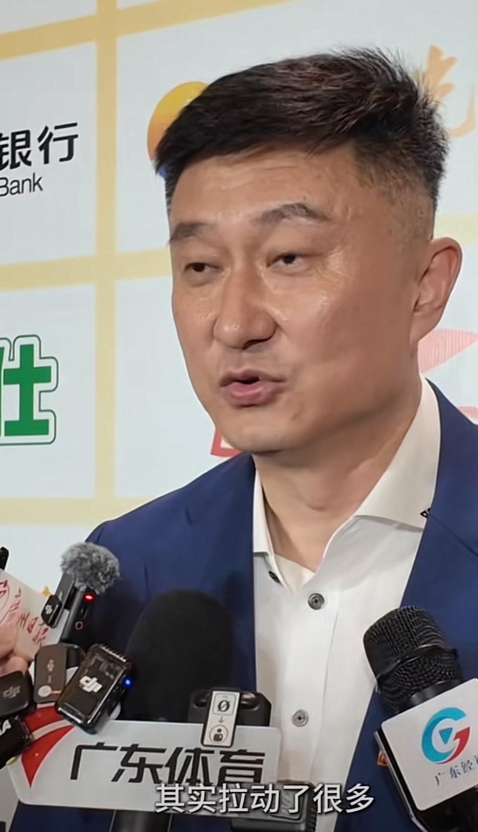 阿奴诺比将获斯凯奇个人签名球鞋
