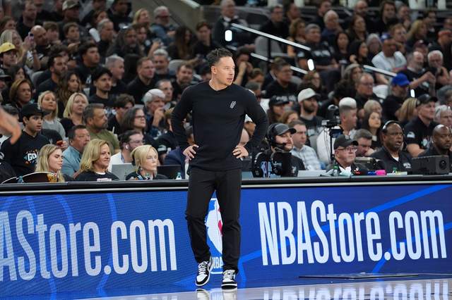 九游体育半个世纪的等待！尼克斯时隔53年再度夺得NBA总冠军