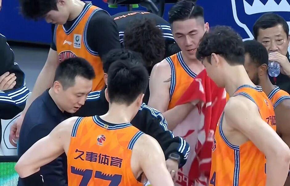 曝马刺考虑交易福克斯