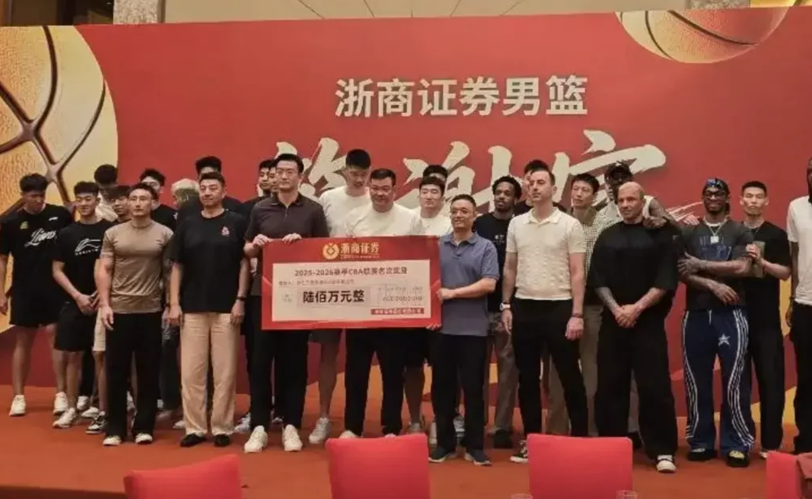 火箭控卫谢泼德突降虎扑,求安利暑期遛娃地 火箭控卫谢泼德突降虎扑,求安利暑期遛娃地