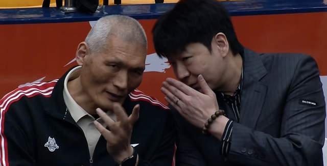 球迷吵翻!乔丹是NBA初代营销大牌,詹姆斯是迭代招牌,真相扎心 球迷吵翻!乔丹是NBA初代营销大牌,詹姆斯是迭代招牌,真相扎心