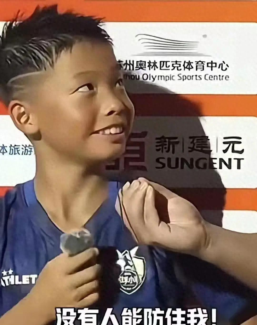 马刺队友谴责尼克斯球迷扔鸡蛋 文班亚马本人却无所谓 马刺队友谴责尼克斯球迷扔鸡蛋 文班亚马本人却无所谓
