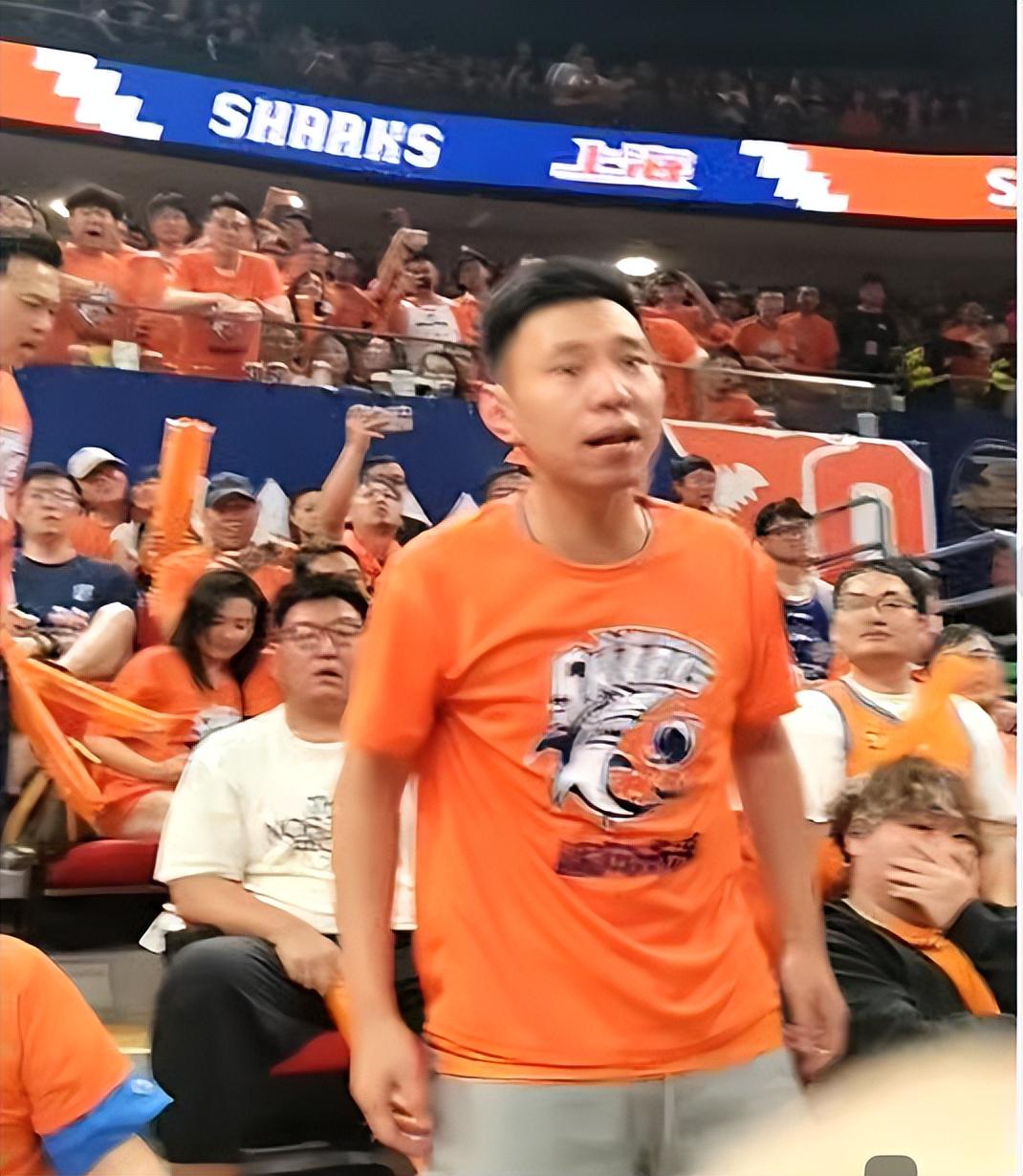 NBA球员齐聚青训营:朗多传授球商,欧文膝伤后首秀状态良好 NBA球员齐聚青训营:朗多传授球商,欧文膝伤后首秀状态良好