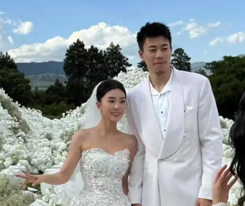 九游体育尼克斯夺冠!布伦森45+3大功臣,文班19+14创纪录,福克斯成罪人 九游体育尼克斯夺冠!布伦森45+3大功臣,文班19+14创纪录,福克斯成罪人