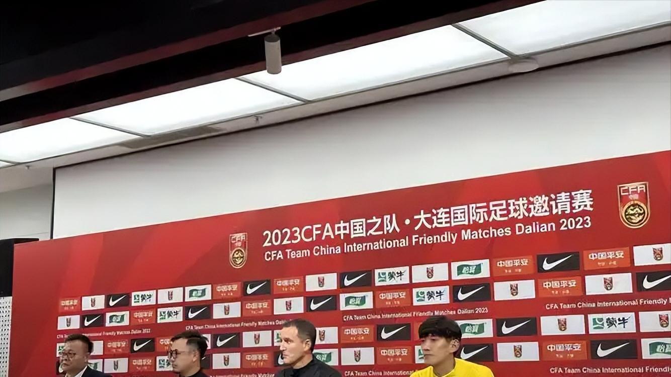 场外暴力让纽约蒙羞:17岁少年被打至昏迷,马刺遭扔鸡蛋 场外暴力让纽约蒙羞:17岁少年被打至昏迷,马刺遭扔鸡蛋