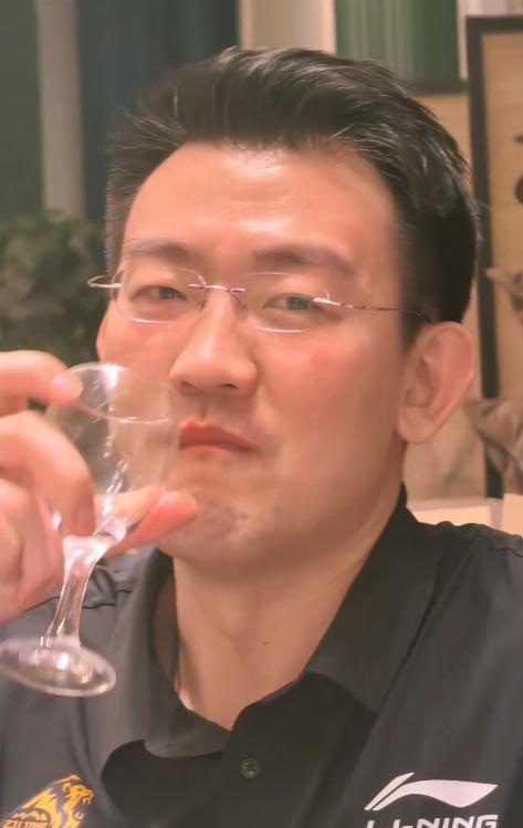 重磅消息曝出！湖人迎来引进墨菲三世的交易契机，全力辅佐东契奇
