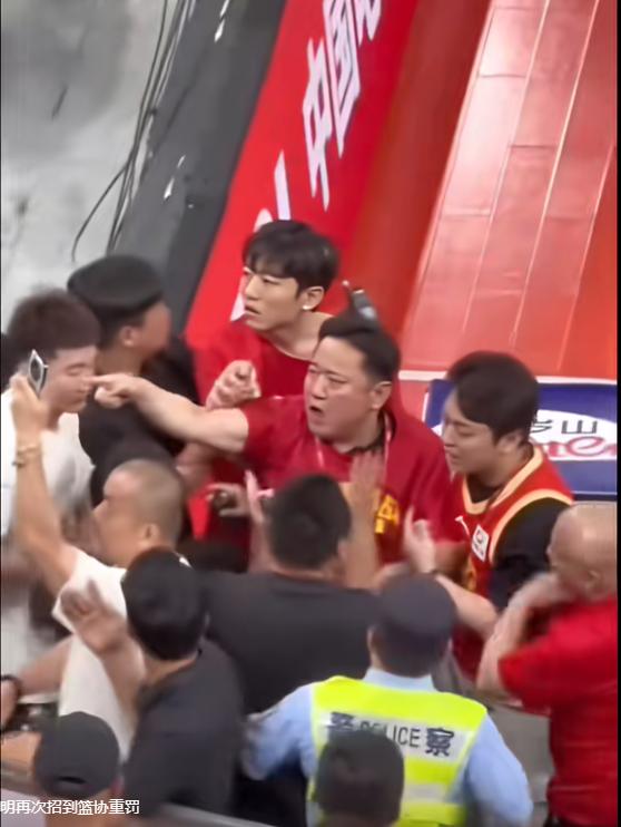 火箭需要留下伊森,他们也需要妥善处理范弗利特的合同问题? 火箭需要留下伊森,他们也需要妥善处理范弗利特的合同问题?