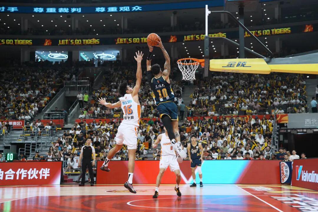 伊戈达拉回应詹皇世纪大帽:要不是我背部有伤,我就直接暴扣了!