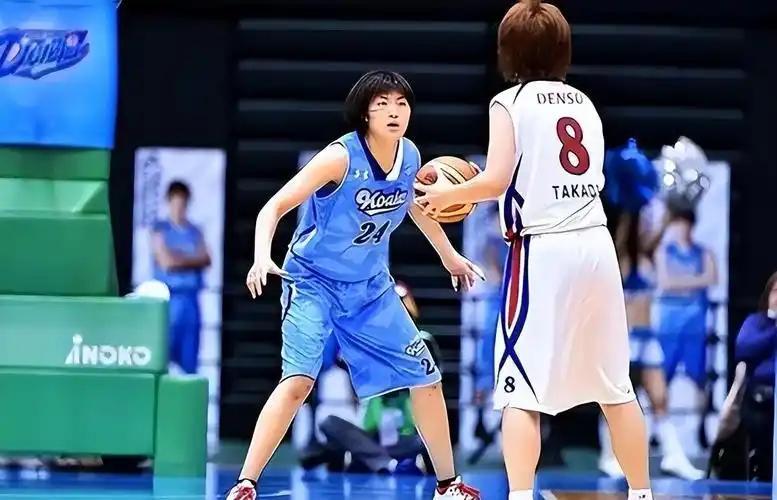 九游体育詹俊也犯了巨大巨大失误!将美国歌手误认为是小罗:实在是太像了 九游体育詹俊也犯了巨大巨大失误!将美国歌手误认为是小罗:实在是太像了
