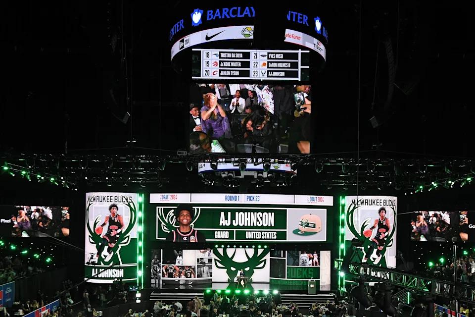 奥塔门迪:我会一直享受和史上最伟大的球员分享更衣室的感觉 奥塔门迪:我会一直享受和史上最伟大的球员分享更衣室的感觉