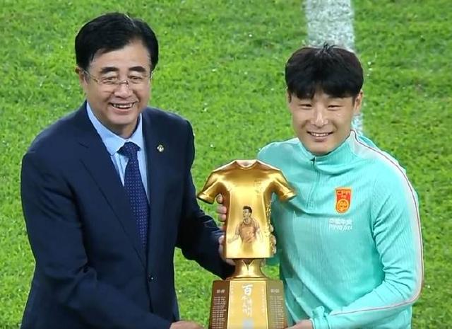 C罗回应“世界杯后退出国家队传闻” C罗回应“世界杯后退出国家队传闻”