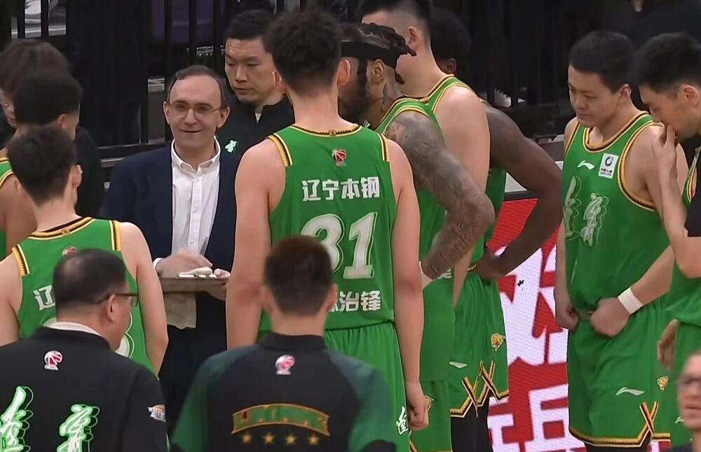 记者:切尔西仍在持续关注尤文边卫坎比亚索,球员想去巴萨 记者:切尔西仍在持续关注尤文边卫坎比亚索,球员想去巴萨