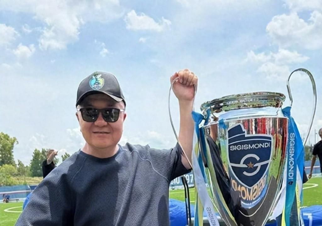 队报:里昂将以550万欧签下多特蒙德边锋迪朗维尔 队报:里昂将以550万欧签下多特蒙德边锋迪朗维尔