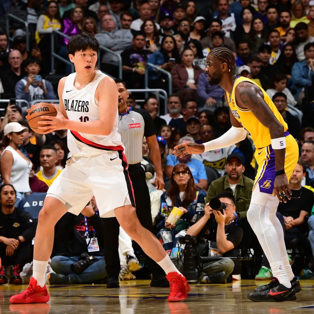 NBA | 杨瀚森背靠背仅得1分，约基奇三场三双创纪录